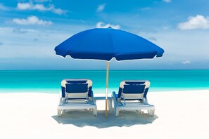 Am Strand, Liegestühle, Strandtücher