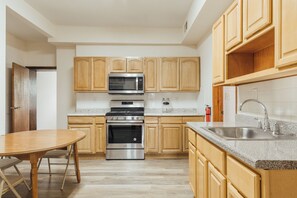 Fridge, microwave, oven, stovetop - Best value ironbound / newark mins 2 NYC, EWR (Newark)