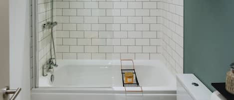 Stadtwohnung | Badezimmer | Dusche, HandtĂŒcher