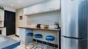 Townhome | Private kitchen | Fridge, microwave, oven, stovetop
