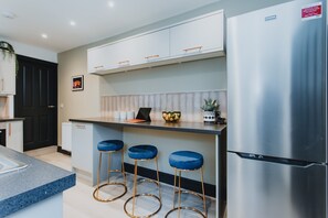 Townhome | Private kitchen | Fridge, microwave, oven, stovetop