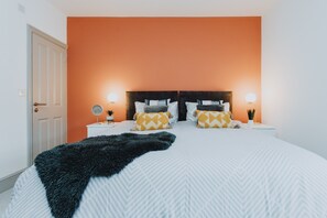 Townhome - Entire House with Parking in Rugby (Rugby)