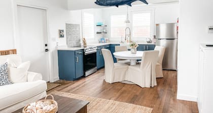 Dune Our Thing - Private Beach Cottage in heart of Old Town with Heated Pool