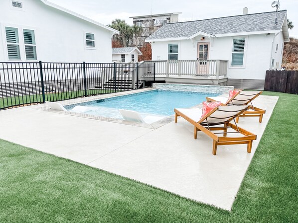 Outdoor pool, a heated pool