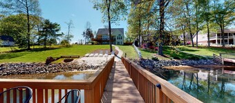 Lake Living - 8 bedrooms