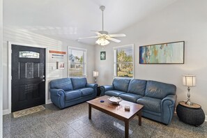 Smart TV, books - Beachy Isle of Palms Bungalow in A+ Condition! (Isle of Palms)