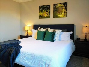 3 bedrooms, iron/ironing board, travel cot, WiFi - The Hilltop - Family Fun! - Near SDC - Great View (Branson)