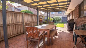 屋外ダイニングエリア