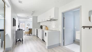 公寓, 1 间卧室 | 起居区 | 42-英寸纯平电视 (配备数码频道)、电视