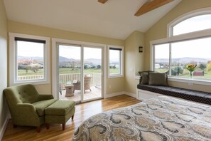 3 bedrooms, iron/ironing board, travel cot, Internet