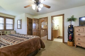 4 bedrooms, desk, iron/ironing board, WiFi