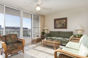 Smart TV, video games, DVD player - Beautiful Family Friendly 3BR Condo Steps from the Beach (Destin)