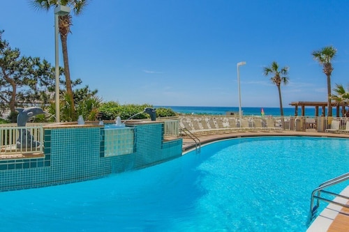 Beautiful Family Friendly 3BR Condo Steps from the Beach 