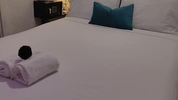 1 Schlafzimmer, Zimmersafe, Schreibtisch, Bügeleisen/Bügelbrett