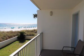 Property grounds - Island Surf 4 by AJH Rentals FREE TICKETS AND BEACH SERVICE! $300/Day (Fort Walton Beach)