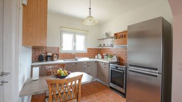 Villa Deluxe | Cuisine privée | Surface de cuisson, cafetière-théière, bouilloire électrique