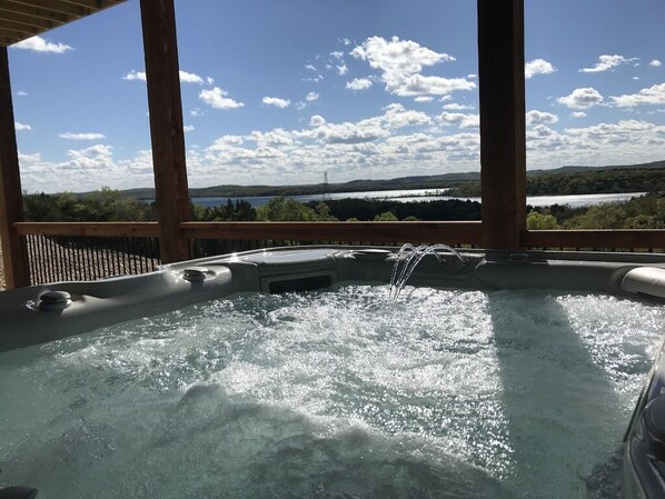 Tina de hidromasaje al aire libre