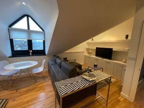 Télévision, chaîne hi-fi