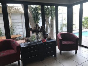 المنشأة من الداخل