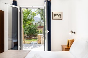 Traditional Villa | 4 bedrooms, individually decorated, individually furnished, desk