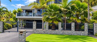 Palms on Tindalls Retreat – Tropical Beach Hideaway