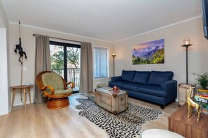 Een flatscreentelevisie, Netflix en streamingdiensten