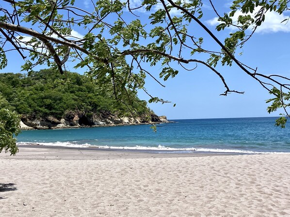 Playa en los alrededores y toallas de playa 