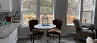 Yellow House Living - 2 bedroom Carriage House