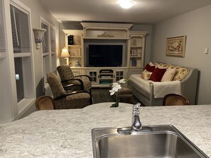 TV connectée, lecteur de DVD, livres