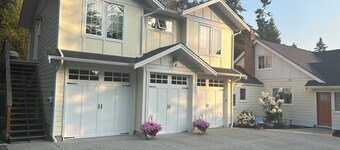 Yellow House Living - 2 bedroom Carriage House