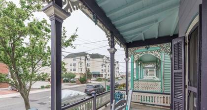 One Block from the Beach- 1st Floor Unit - Linens & Towels included