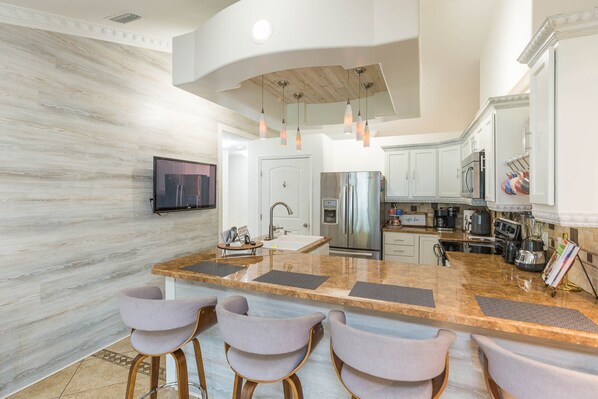 Fridge, microwave, oven, stovetop - Private Brandon Oasis Family home w/ Full outdoor kitchen & Bar+ Game room
(Brandon)