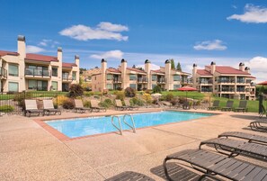 Pool - Lake Chelan Shores, Nice Chelan Waterfront resort, Great summer deals!! (Chelan)