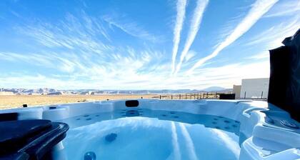 Surf Inn Lake Powell • Sleeps 15 • Hot Tub & Views