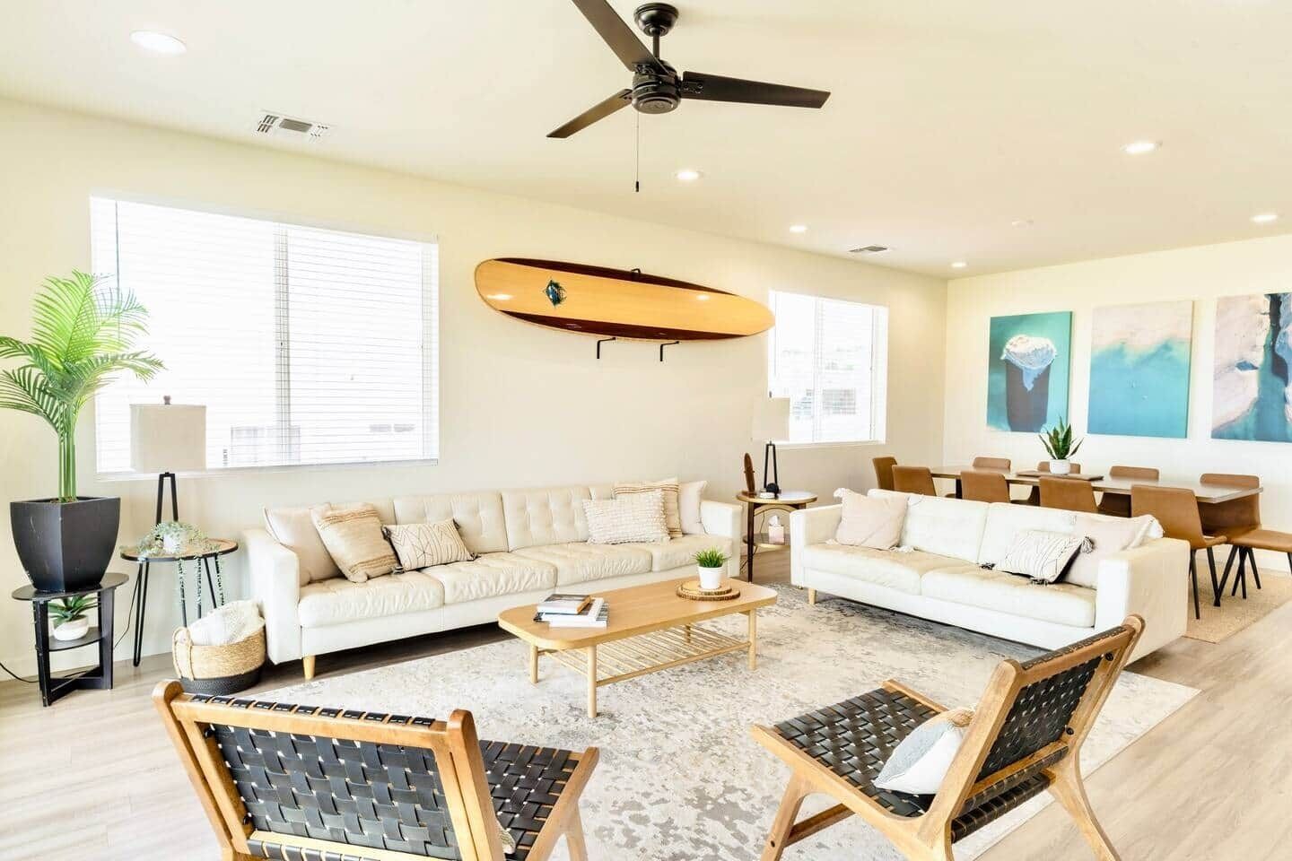 智能電視、壁爐、DVD 播放機、乒乓球設施