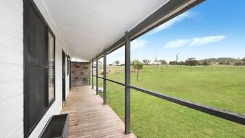 Basic House, 4 Bedrooms | Terrace/patio
