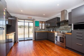 Basic House, 4 Bedrooms | Private kitchen | Full-size fridge, microwave, oven, stovetop - Saje Farm by Your Innkeeper Mudgee (Cooks Gap)