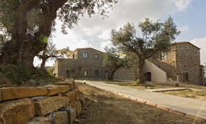 Exterior - Afentiko Pigadi - Villa overlooking the hills (Methoni)