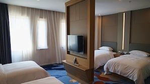 A hotel room with two beds, a TV, and a large window with curtains. - Zhongji Garland Hotel (Tianjin)