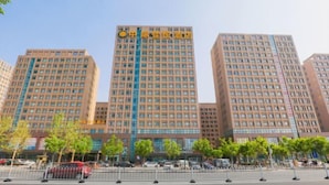 A multi-story hotel building with a prominent sign in the center. - Zhongji Garland Hotel (Tianjin)