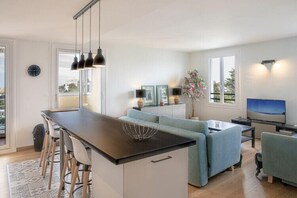 Private kitchen - Superb T4 freshly renovated in the heart of the city, with parking space (Biarritz)