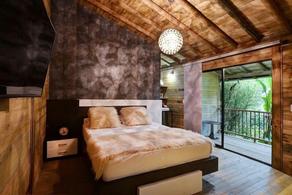 7 bedrooms, in-room safe, iron/ironing board, free WiFi