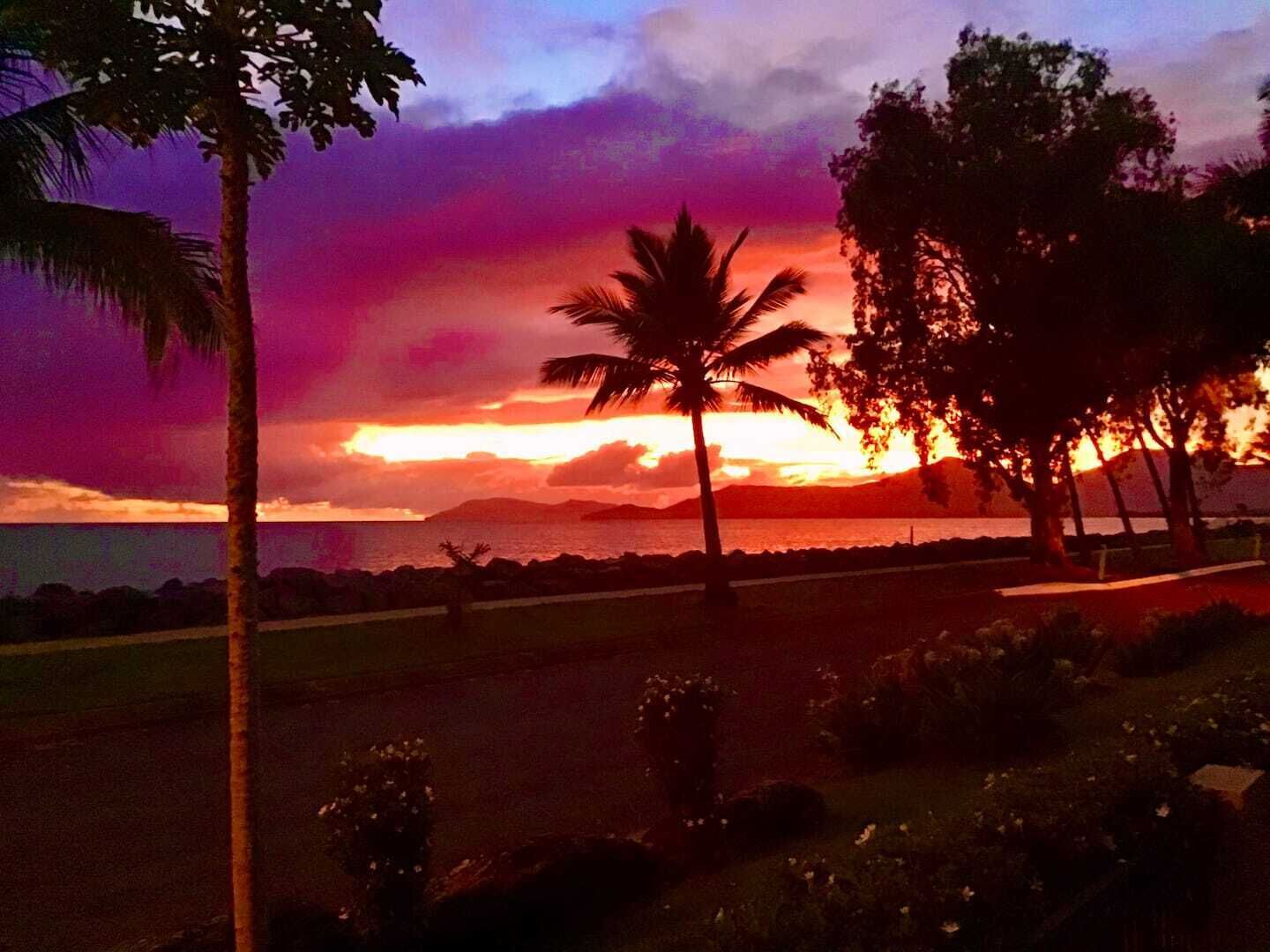  Bella Ohana Ocean views over the coral sea relax in the spa on sunset — image 3