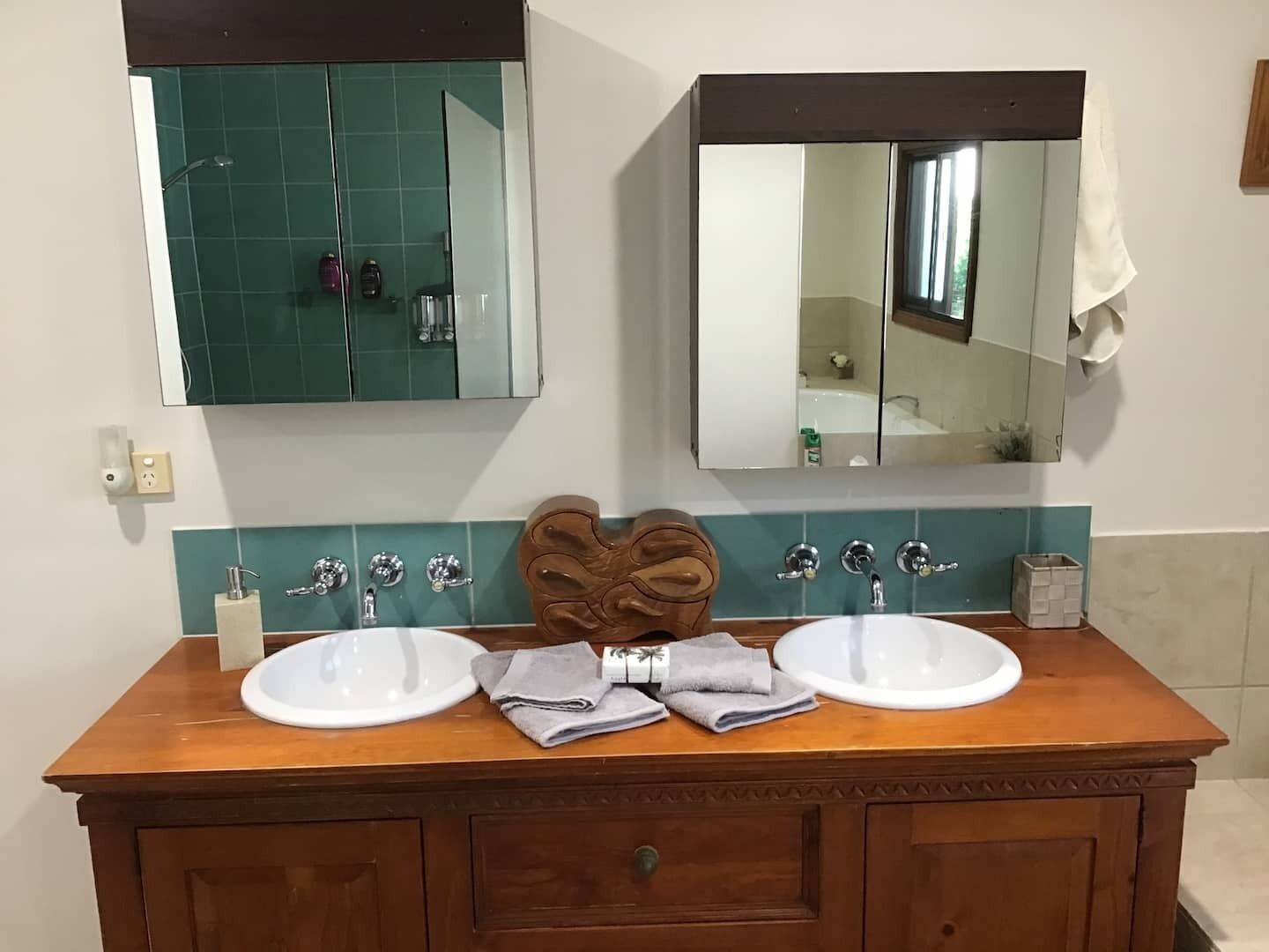  Bella Ohana Ocean views over the coral sea relax in the spa on sunset — image 13