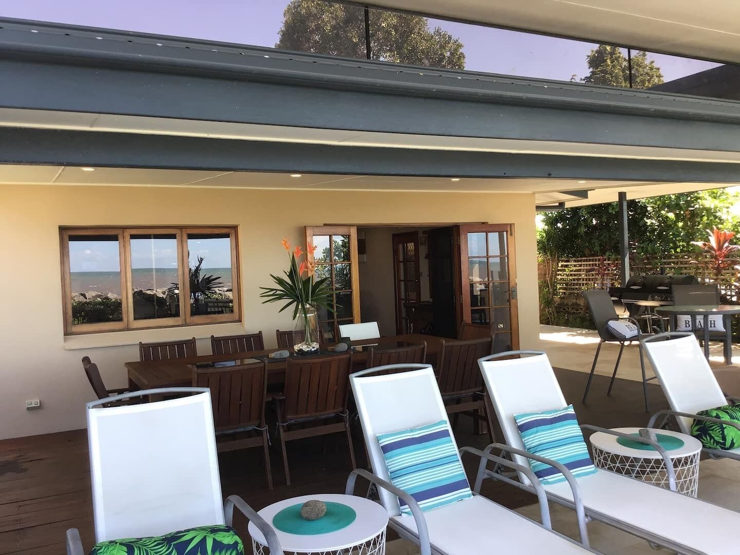  Bella Ohana Ocean views over the coral sea relax in the spa on sunset — image 5