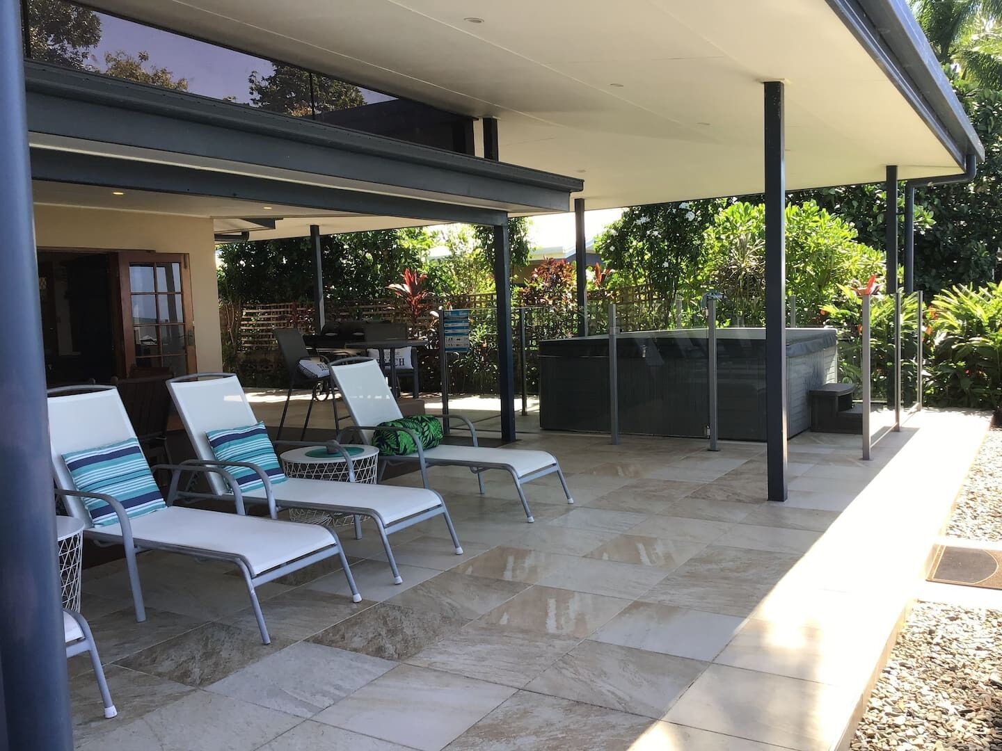  Bella Ohana Ocean views over the coral sea relax in the spa on sunset — image 15