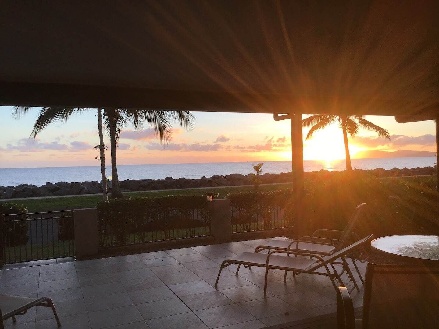  Bella Ohana Ocean views over the coral sea relax in the spa on sunset