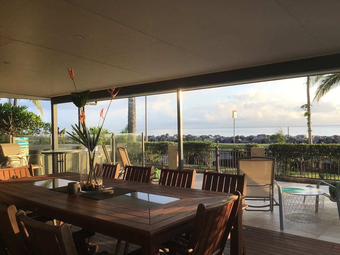  Bella Ohana Ocean views over the coral sea relax in the spa on sunset — image 2