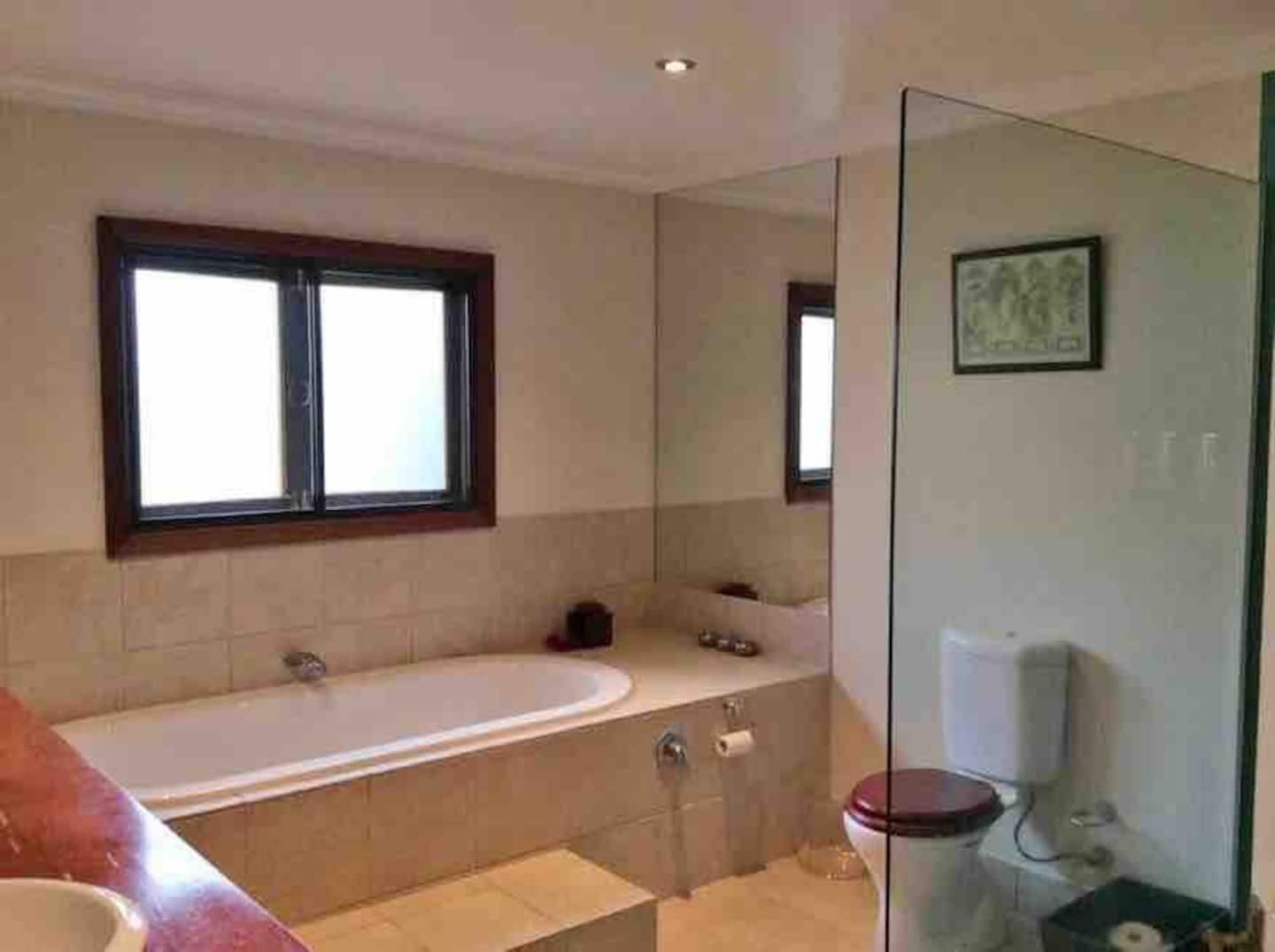  Bella Ohana Ocean views over the coral sea relax in the spa on sunset — image 21