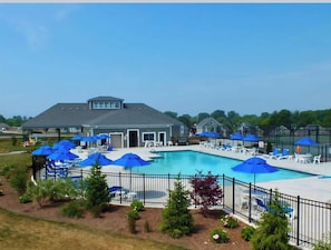 Outdoor pool - Sandbanks Cottage Resort Villa In Beautiful Prince Edward County (Prince Edward)